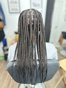 medium knotless braids