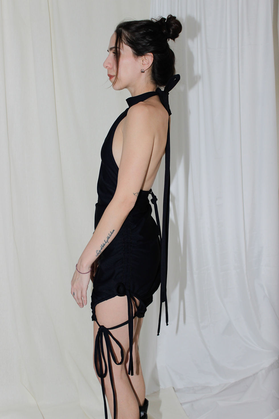 Miniatura: CHLOE HALTER DRESS