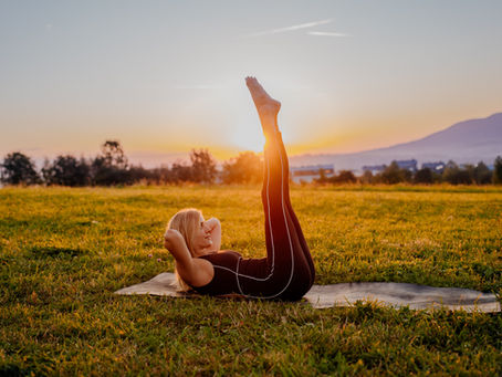Pilates Bielsko-Biała – Mata czy Reformer? Jak wybrać najlepszy trening dla siebie.