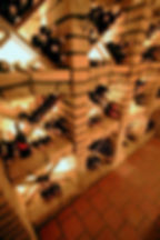 sortiertes Weinlager