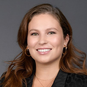 LO Kellogg headshot.jpg