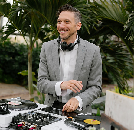 Bonita Sound Weddings- DJ Royale Action 