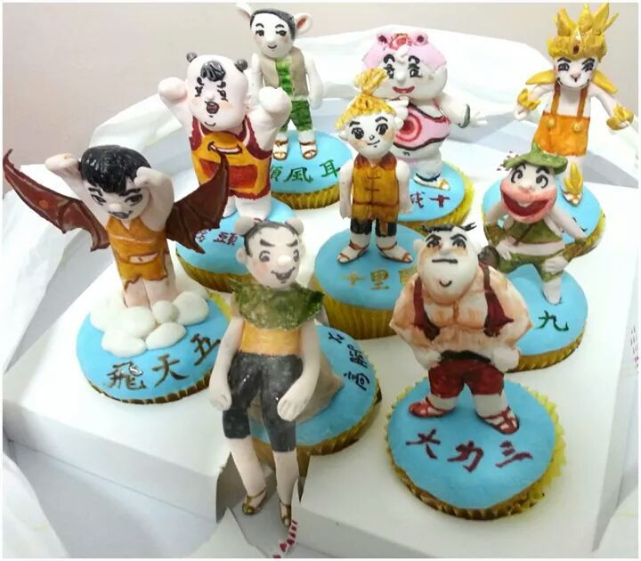 10 brothers icing charactors cupcake