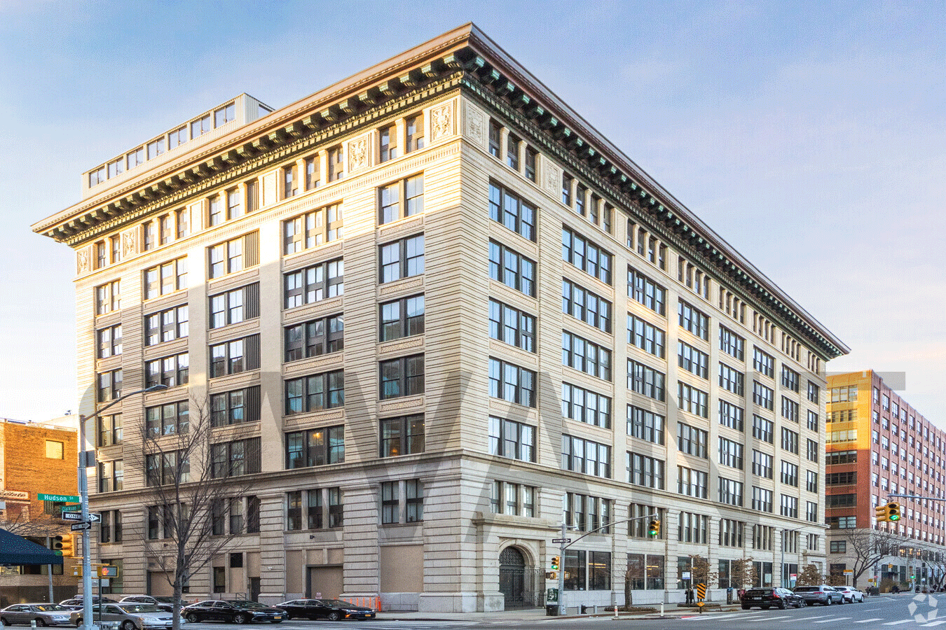 421-Hudson-Cornice-Replication-LandmarkSavant.gif