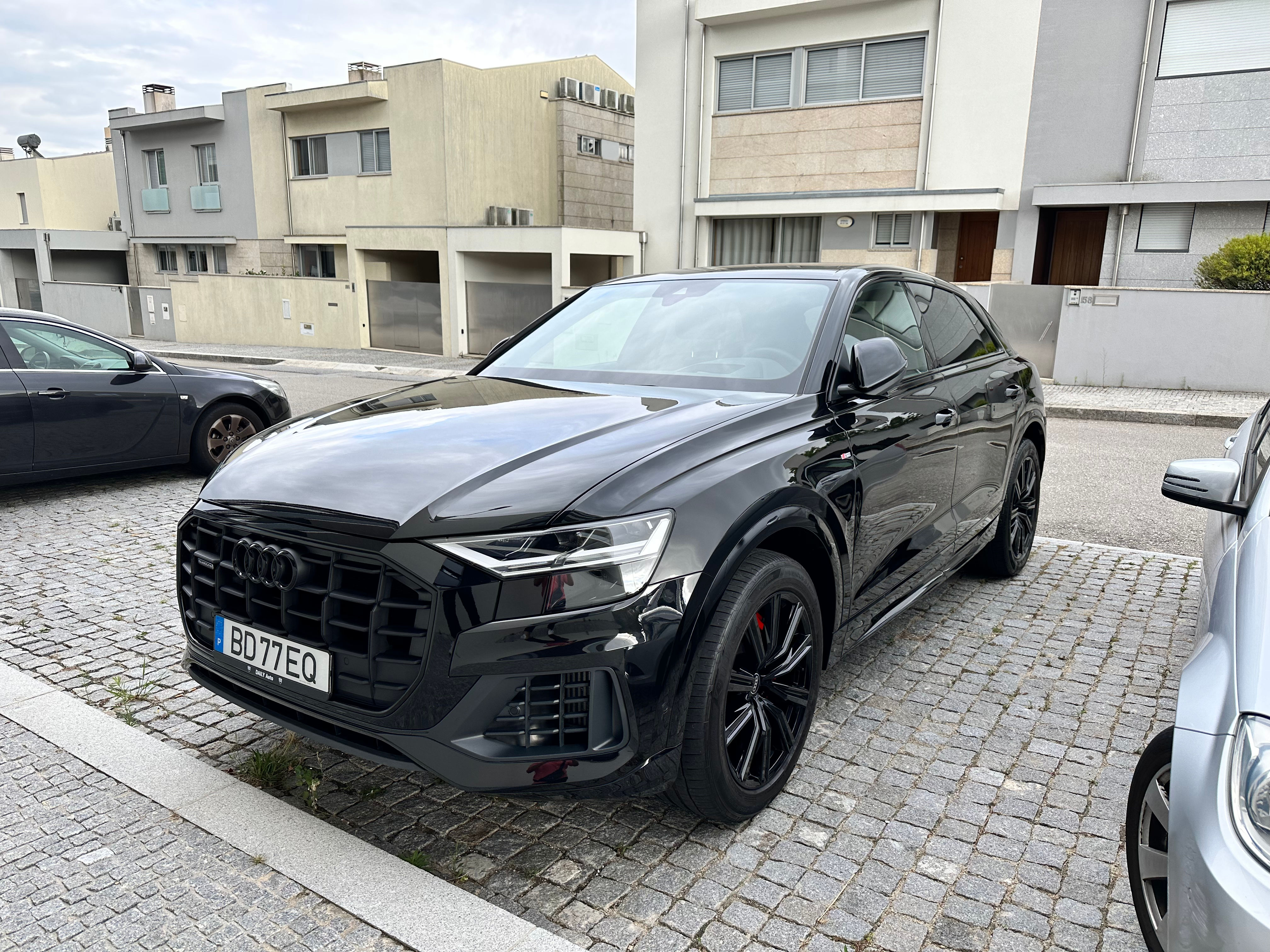Audi Q8 55 TfsiE Hybrid S Line Black Edition