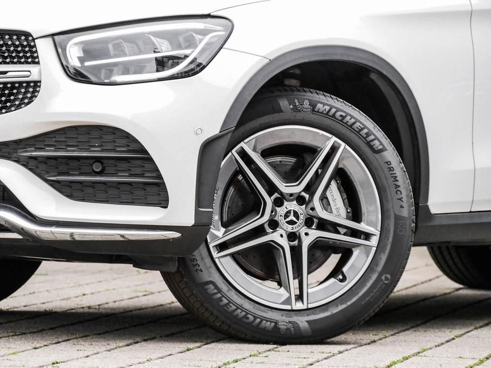 Miniatura: Mercedes-Benz GLC 300 de 4M AMG