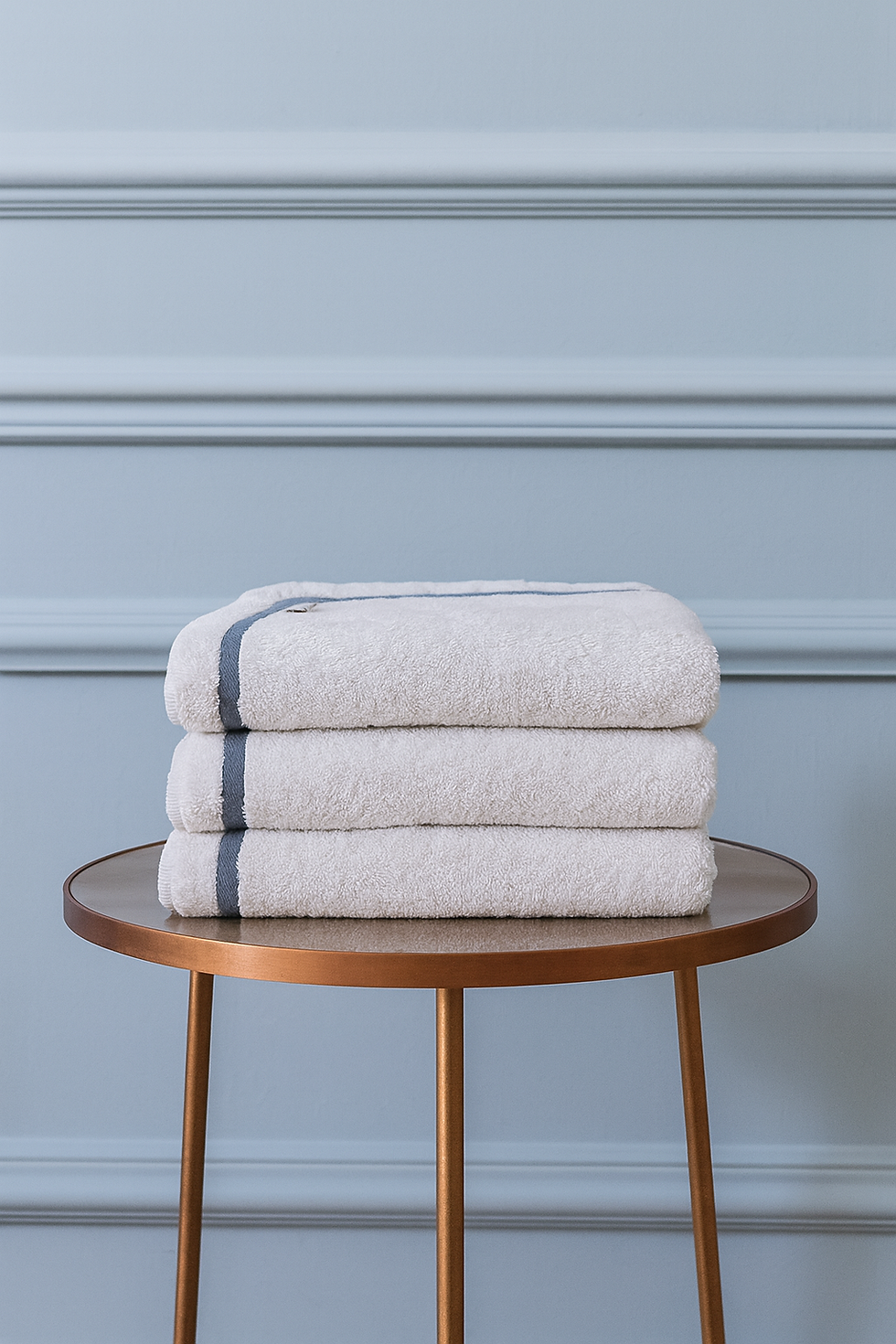 linge- de-bain-blanc-made-in-France-lilas-home-ines-bleu-01