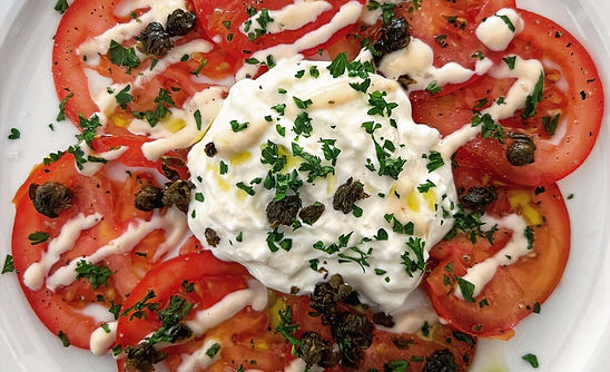 Tomaten carpaccio met gerookte stracciatella