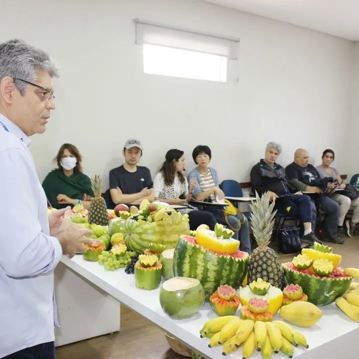 Produtos brasileiros estratégicos, como suco de laranja e aeronaves, estão entre os itens poupados do tarifaço de Trump.