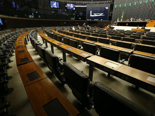 Quanto custa um deputado federal para o Brasil? Levantamento revela impacto nos cofres públicos