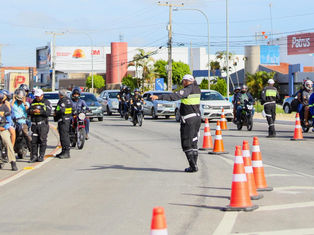 AMMPLA fiscaliza motocicletas de transporte por aplicativo em Petrolina seguindo recomendação do Ministério Público