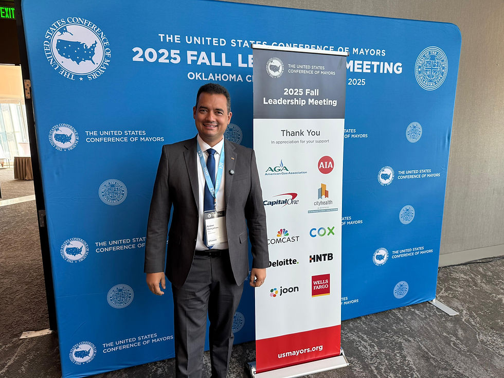 Prefeito Andrei Gonçalves defende fruticultura irrigada de Juazeiro e destaca papel estratégico do Vale do São Francisco no comércio global durante encontro de prefeitos em Oklahoma (EUA).