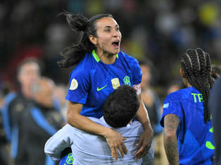 Marta brilha, Brasil vence Colômbia nos pênaltis e conquista nona Copa América feminina