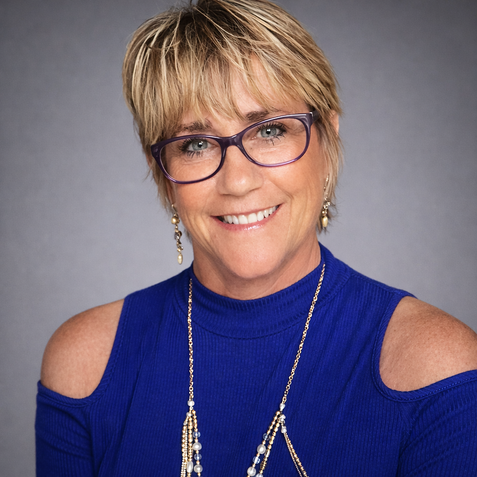 Lori Weiss Headshot .png