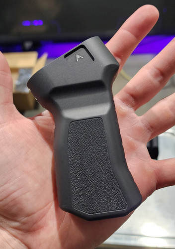 SCORPIUS // AK GRIP | AEROKNOX