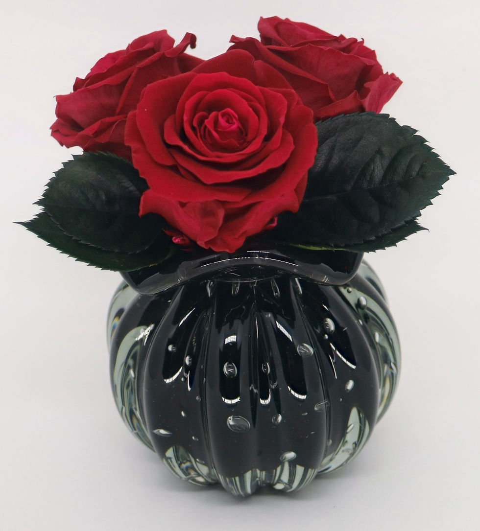 Miniatura: Trouxinha Preta com rosas naturais preservadas