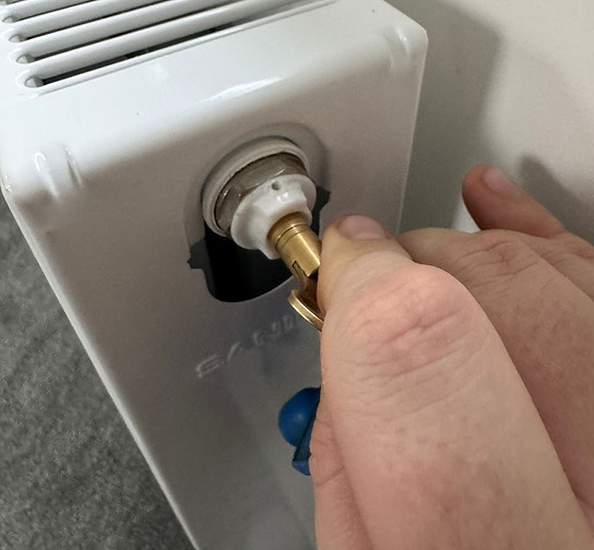 Releasing pressure from radiator with key