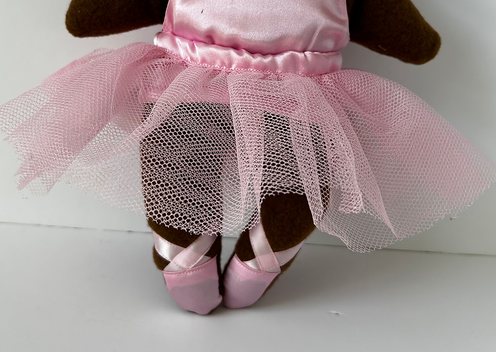 Thumbnail: בובת דובי הלבושה כרקדנית בלט. 