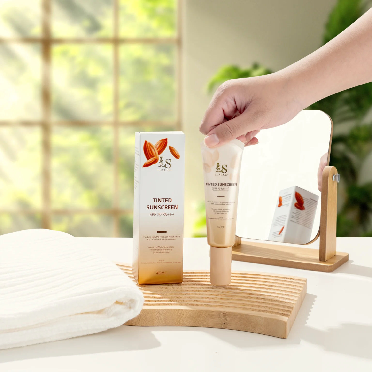 Luxe Slim TINTED SUNSCREEN SPF 70 PA+++
