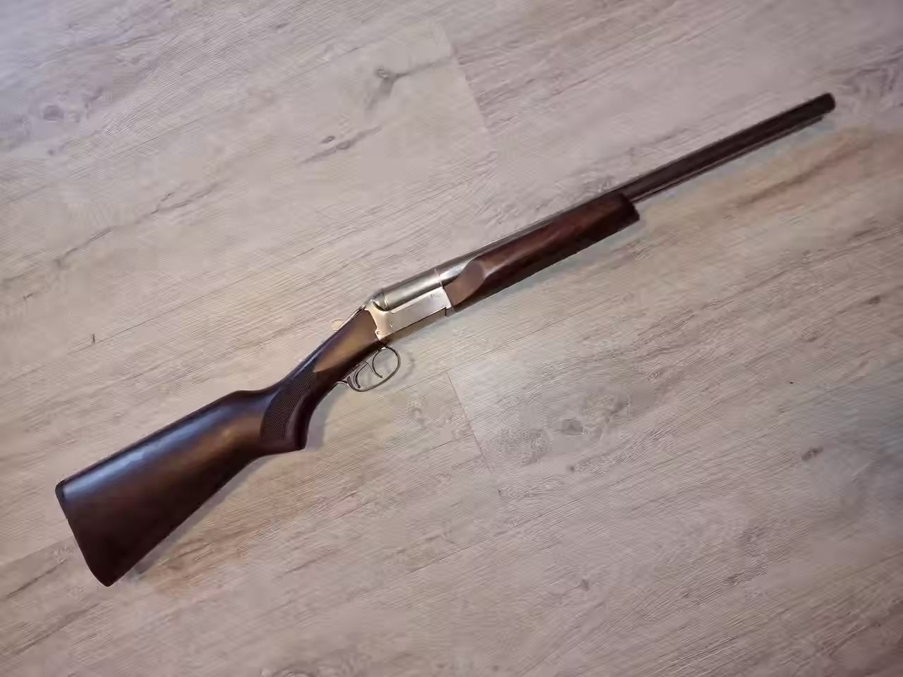 HAGLE S/S BOITO A/680 20" 12/76 FORNIKLET MED RØD/BRUN STOKK