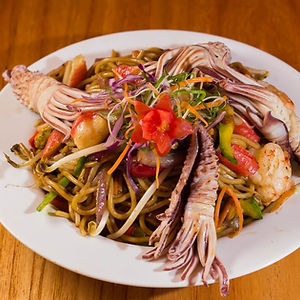 ★ Chow Mein con Mariscos