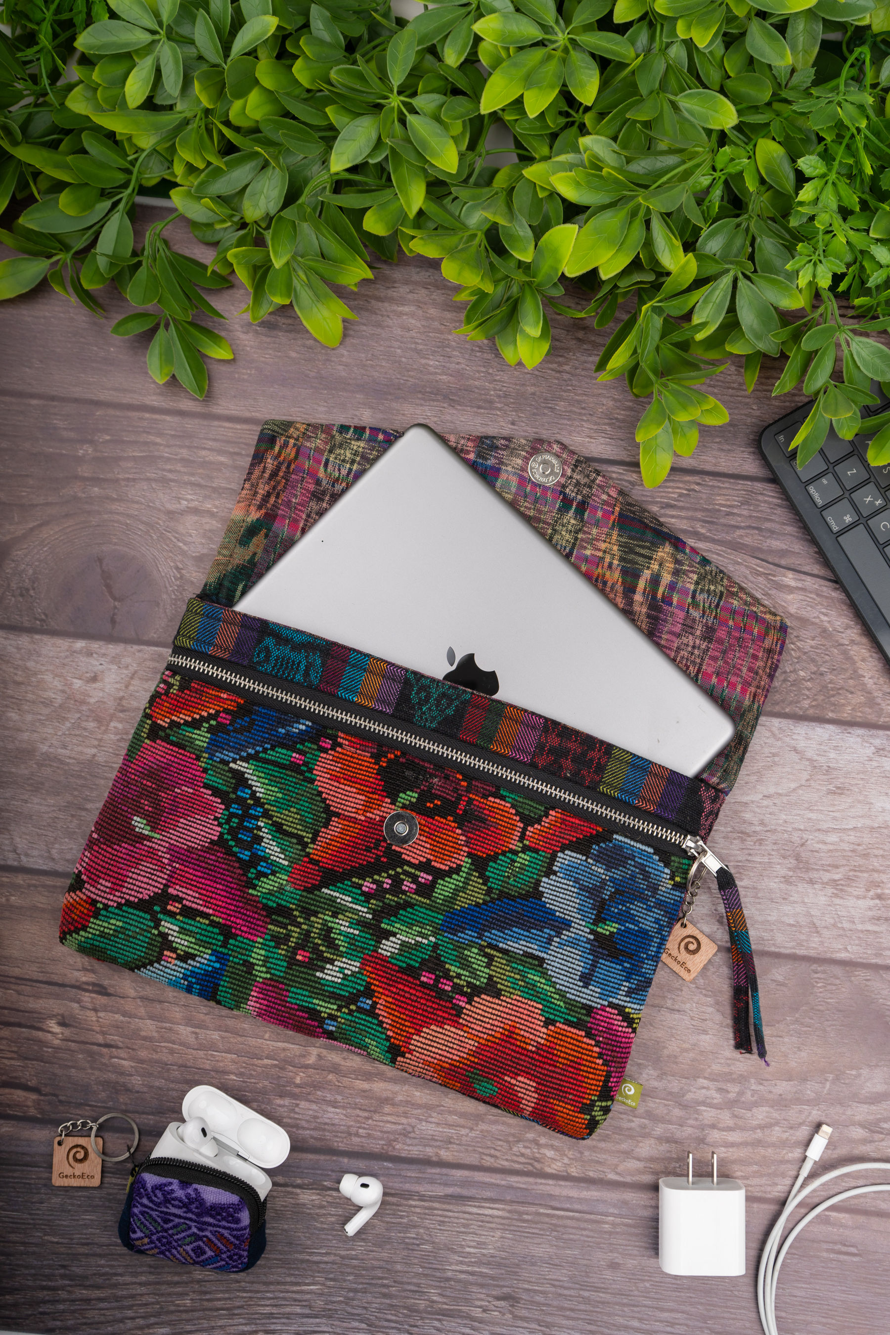 Funda Tablet Med Huipil - 10" - 11.5" - Tono Magenta/Azul/Naranja