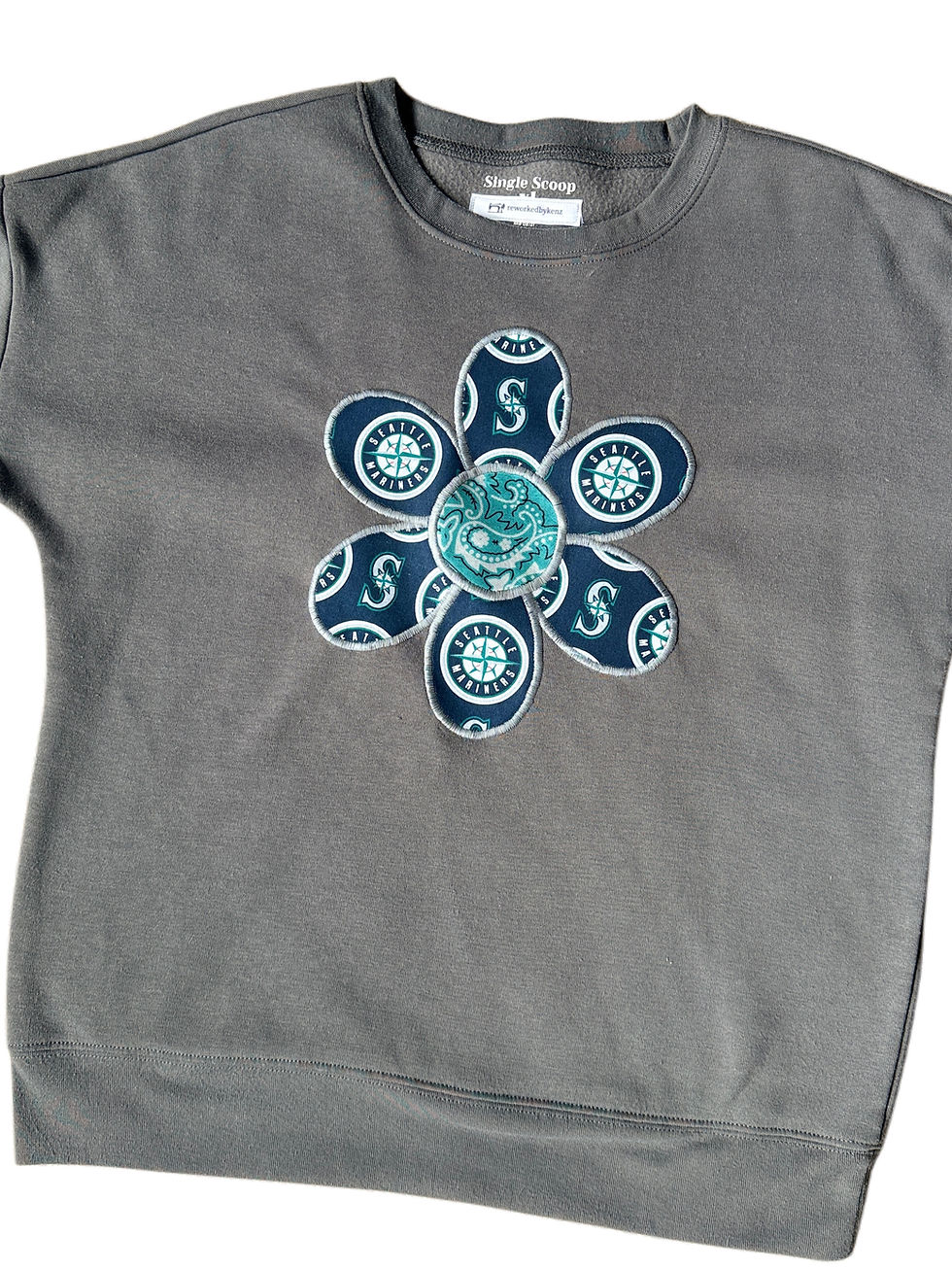 Thumbnail: Seattle Patchwork Flower Crewneck - Women’s Large