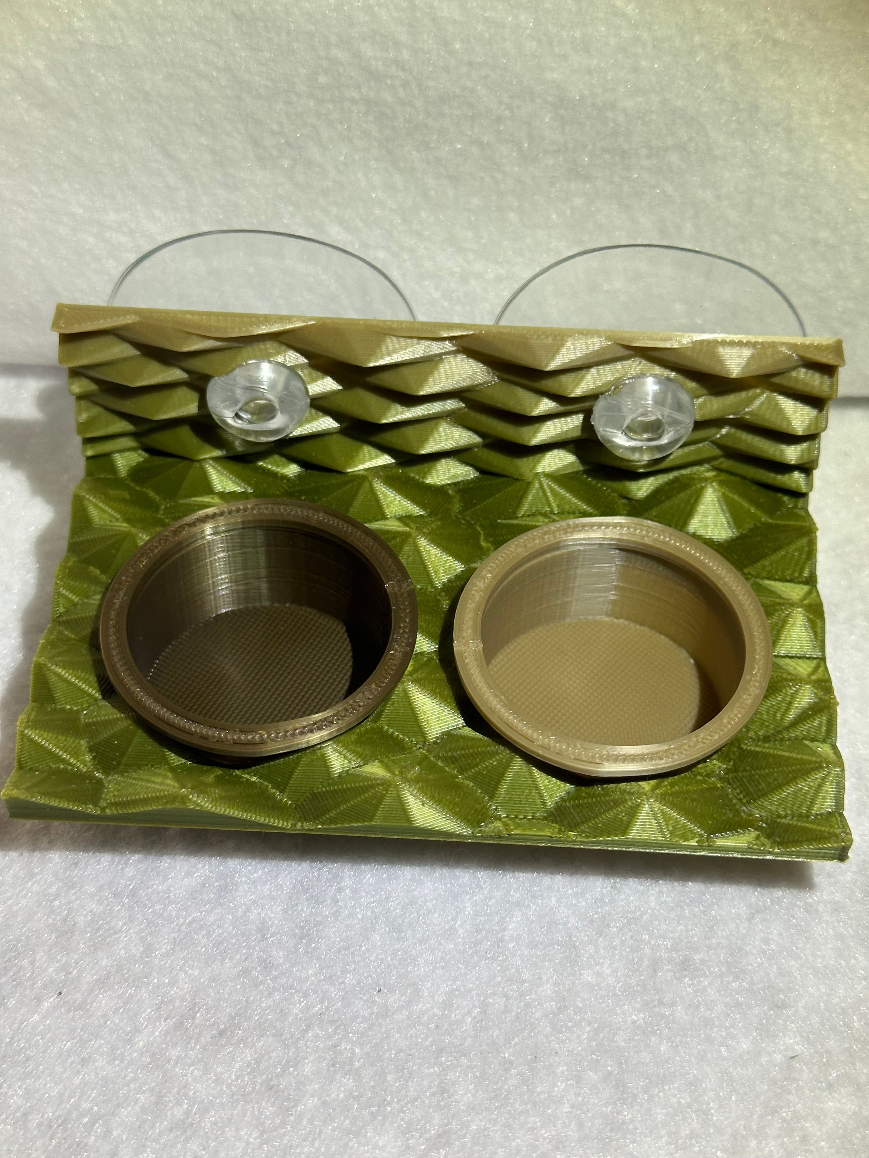 Reptile Feeder With Reusable Cups