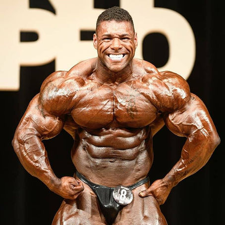 Nathan DeAsha muestra su entrenamiento para estar a punto para el Mr. Olympia 2020