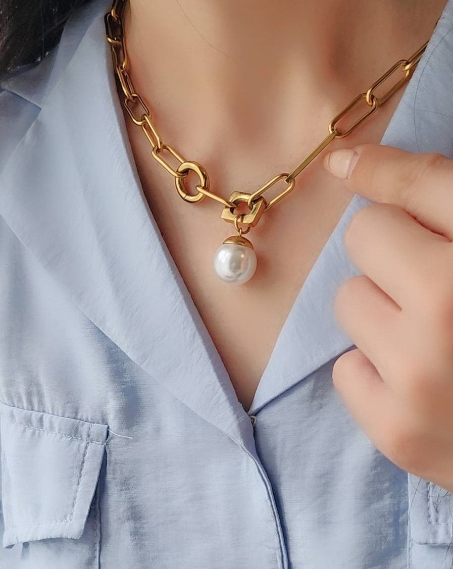 Thumbnail: PEARL PENDANT LINK-CHAIN NECKLACE –Gold Tone