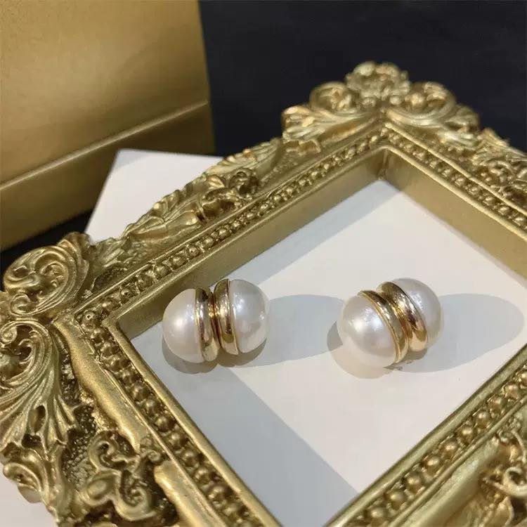 Thumbnail: IMITATION PEARL DOUBLE SIDED WEAR MAGNETIC EARRINGS