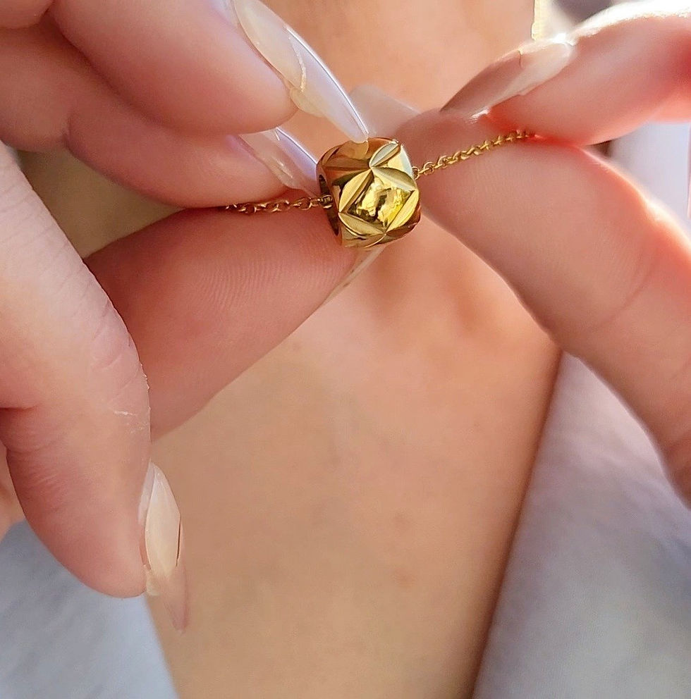 Thumbnail: GLOSSY FINISH ARGYLE PENDANT NECKLACE –Gold Tone