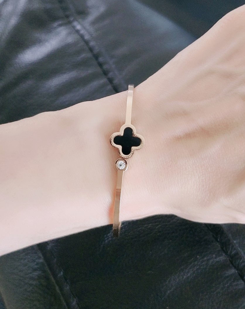 Thumbnail: LUCKY CLOVER WITH CZ STONE BANGLE - Rose Gold Tone