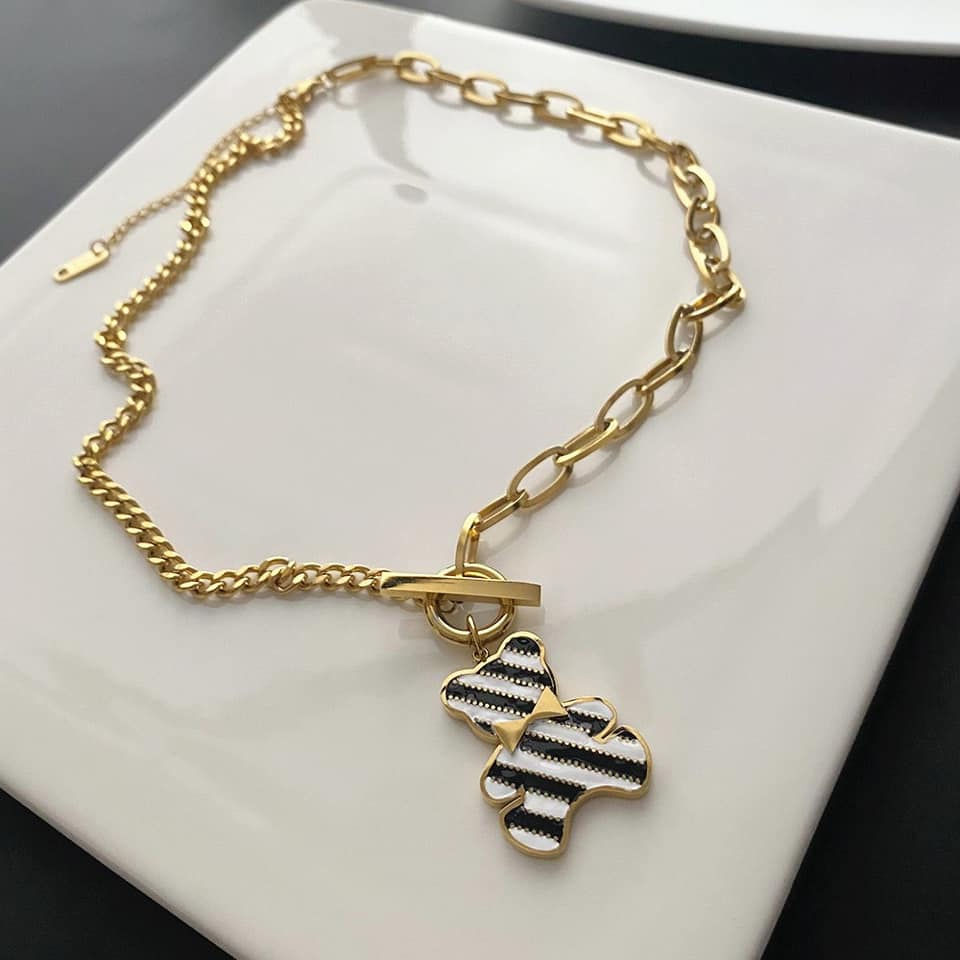 Thumbnail: STRIPED BEAR PENDANT OT BUCKLE CHAIN NECKLACE