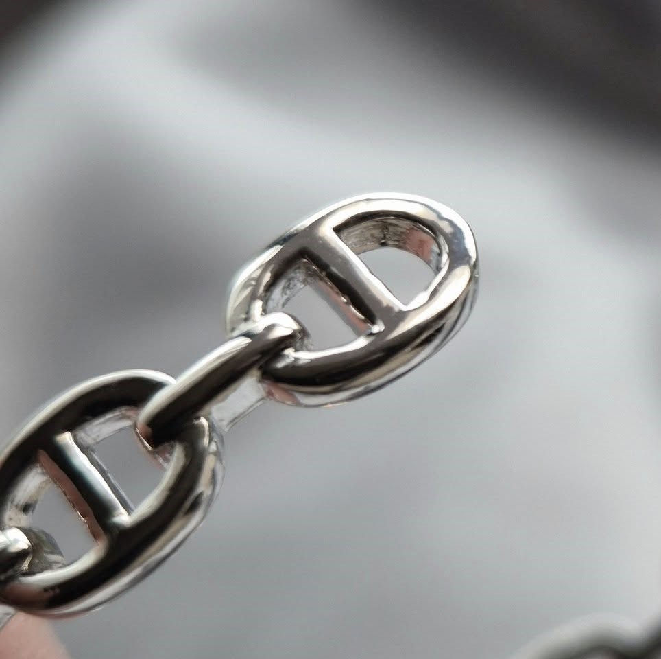 Thumbnail: SPARKLE GEOMETRIC SHAPE OPEN CHAIN BANGLE – Silver Tone