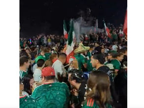 Chihuahua celebra en la glorieta de Pancho Villa el triunfo de México en el Mundial