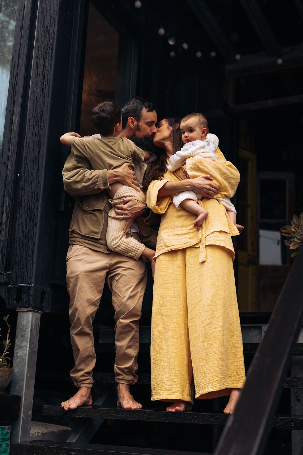 What to Wear for Your Winter Family Photo Session (Without Anyone Freezing or Having a Meltdown)