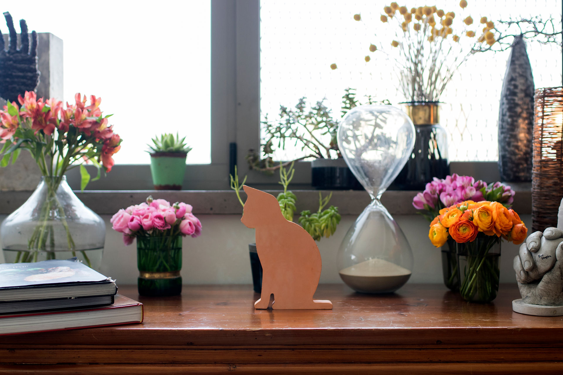 Concrete Cat sculpture by Koncrita