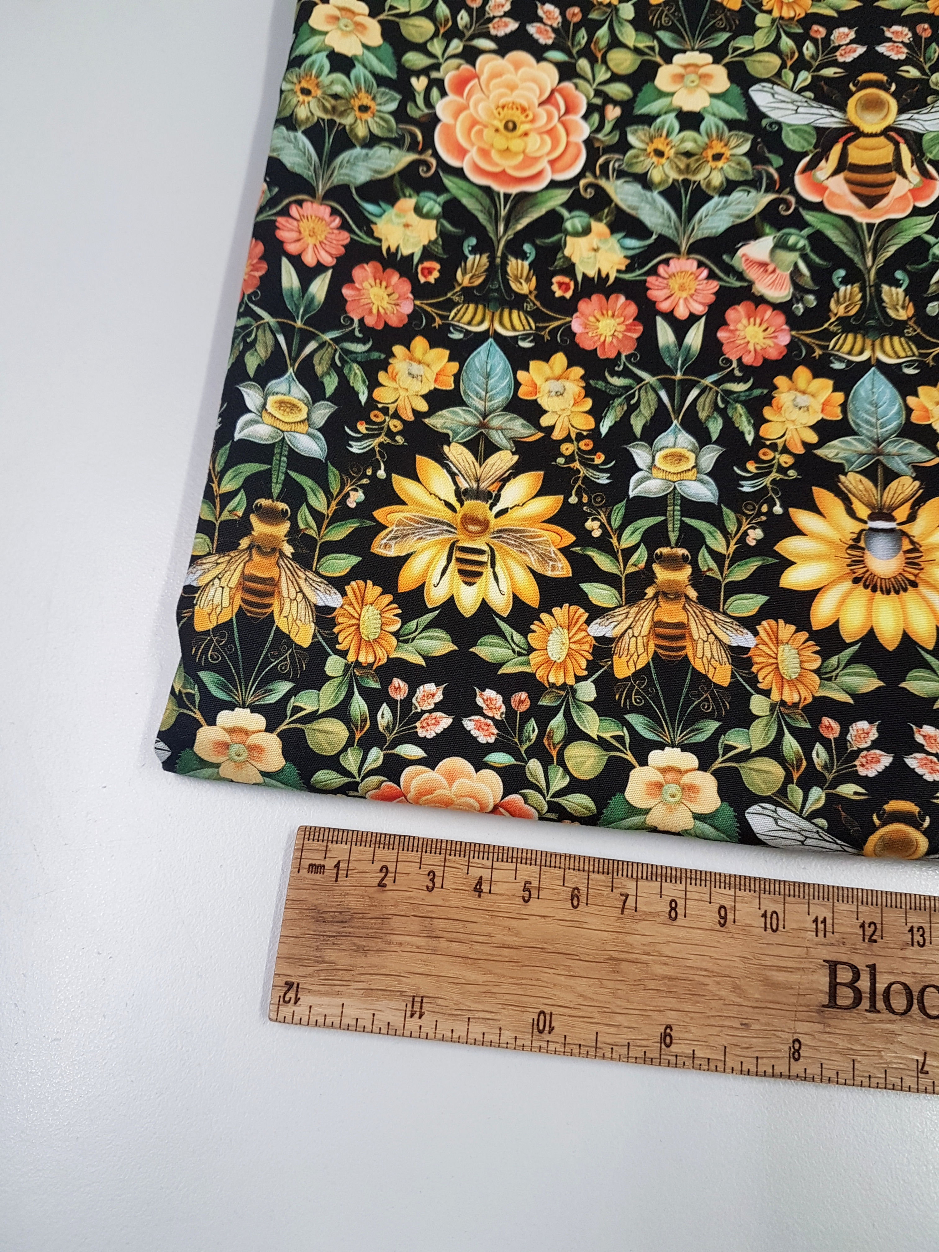 Bee garden medium 100% Cotton woven fabric