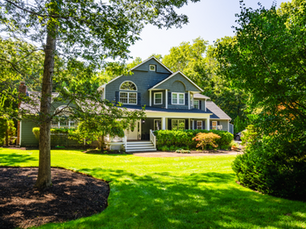 GAF Timberline HDZ 50 year roof by Cardinal Roofing in Charcoal for a beautiful home in Manorville.