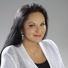 Crystal Gayle - 1530• by Dennis Carney JPEG.jpg