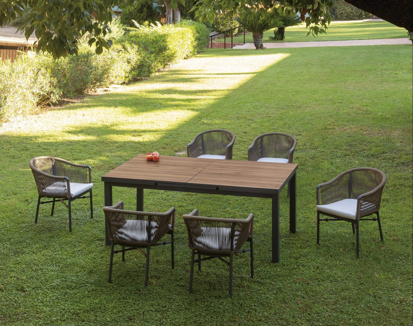 Mesa extensível LAGOS — Ref. 260 — ambiente da coleção