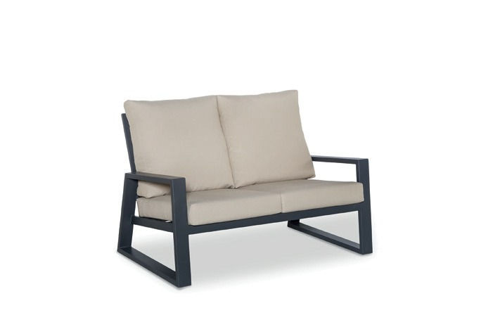Sofá 2 lugares - Lagos - Ref 257 -- 136 cm x 87 cm x 90 cm.