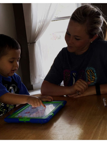 Pediatric speech therapist from Lonestar Speech Therapy, Dallas-Fort Worth, engaging with a child patient during a therapeutic session.