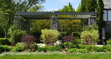 Renson® Algarve canopy on stone pillars in Scarsdale, NY.