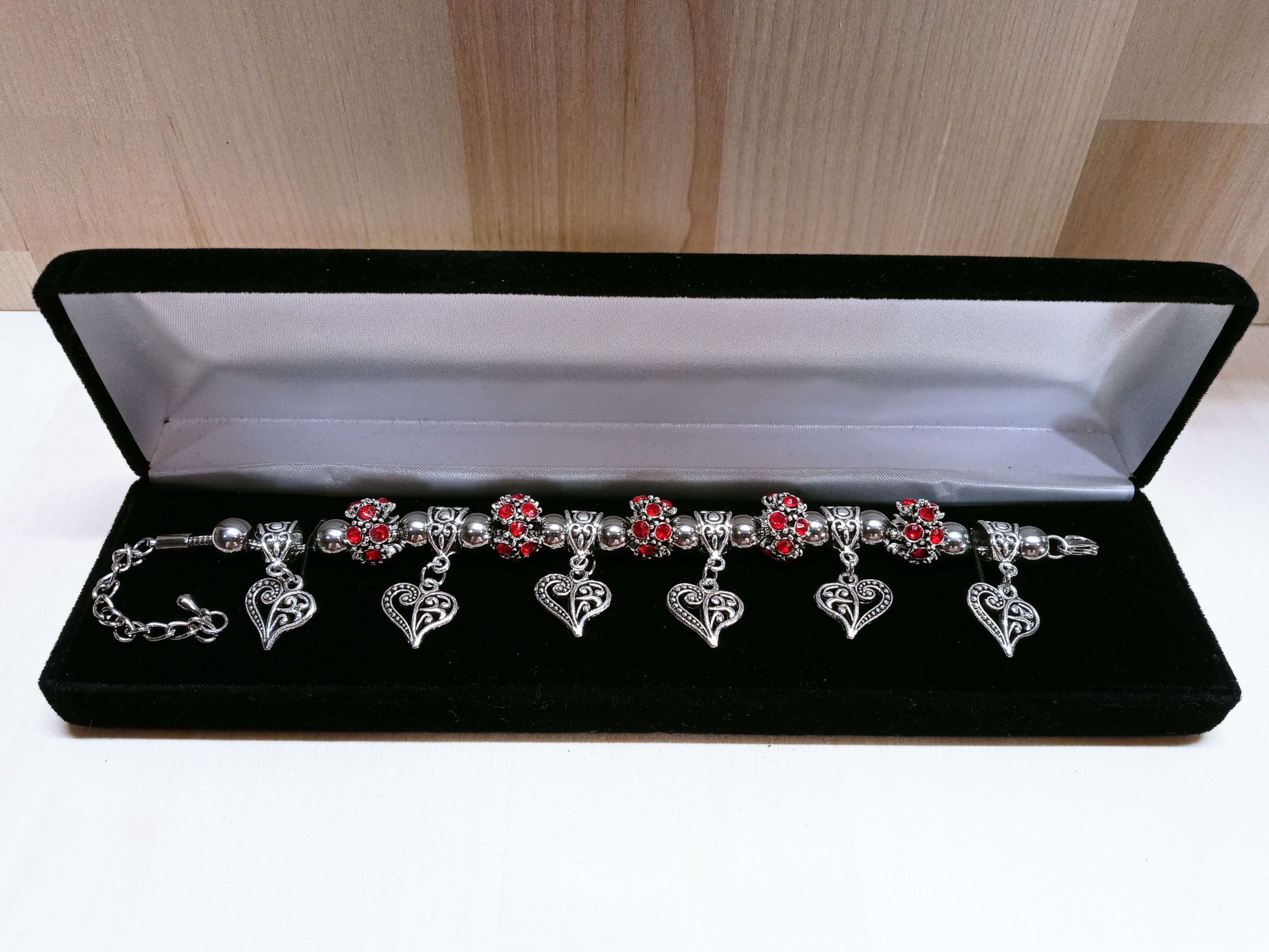 Red charming hearts bracelet