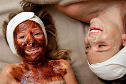 Mom Daugter Facial Internet