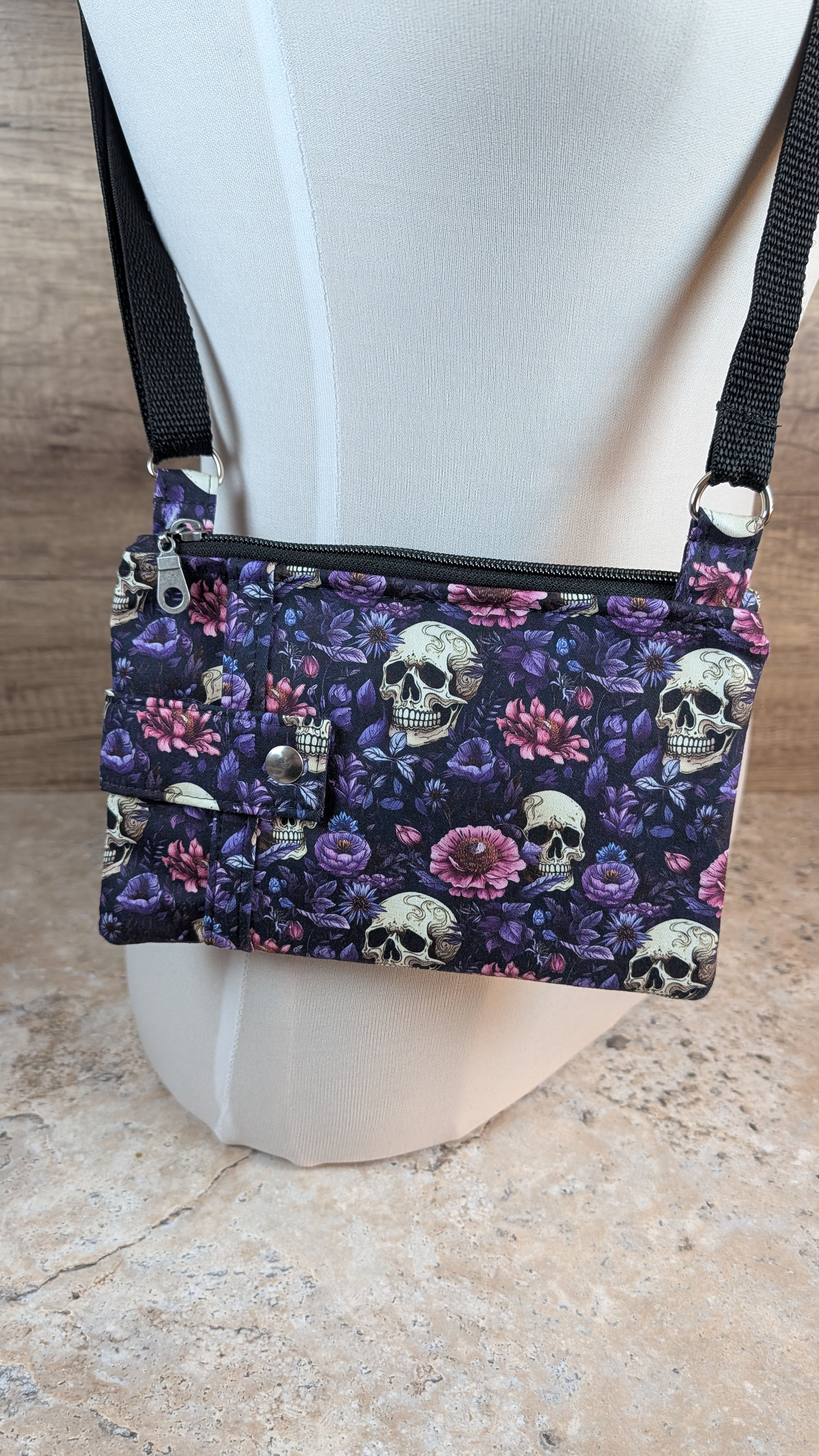 Skulls cell phone purse