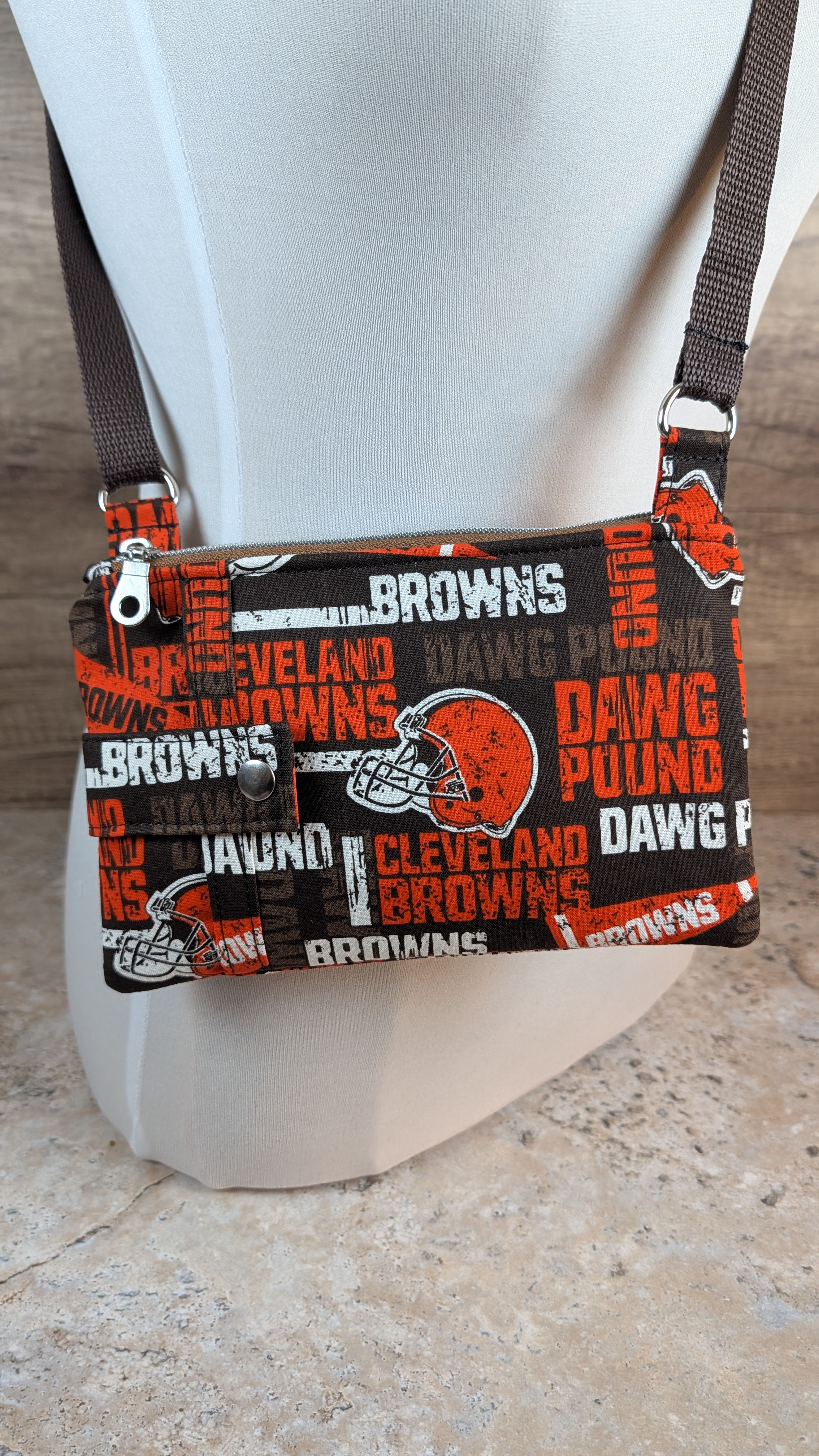 Browns cell phone purse