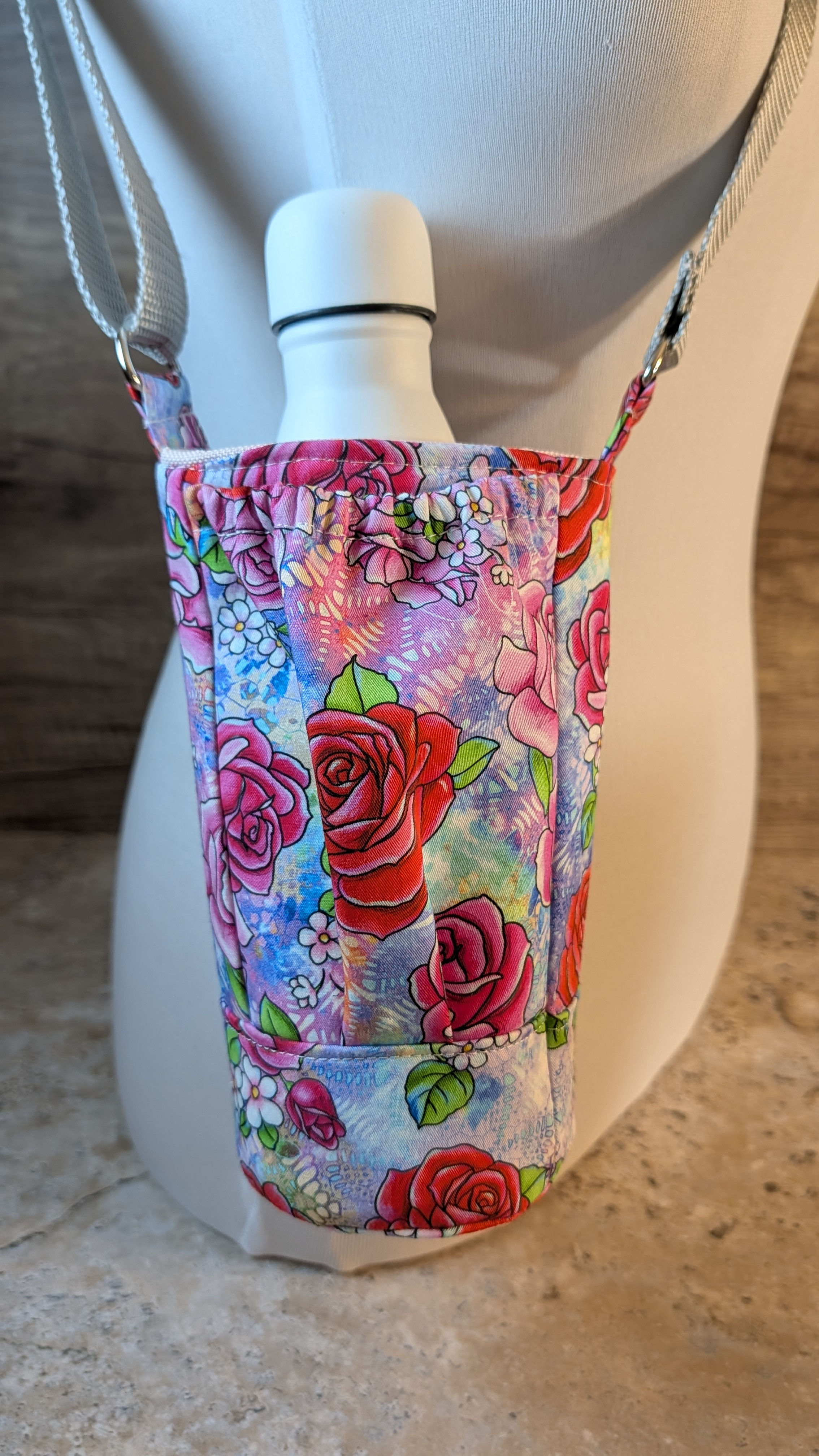 Flowers insulated water bottle sling / drink carrier